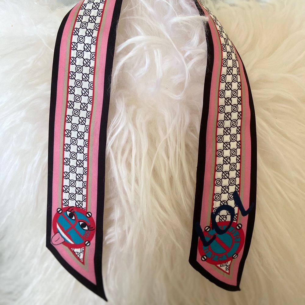 RARE Henri Bendel mini scarf. For a multiple use.